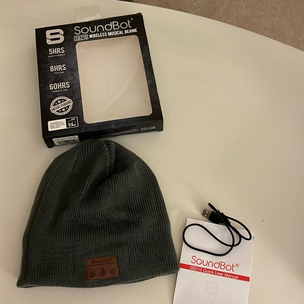Gray Wireless Musical Beanie